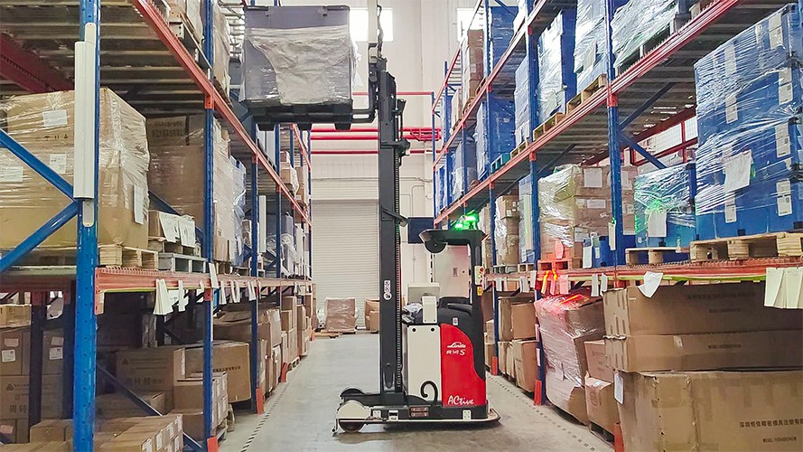 China 3000mm forklift amr robot China 3000mm forklift amr robot
